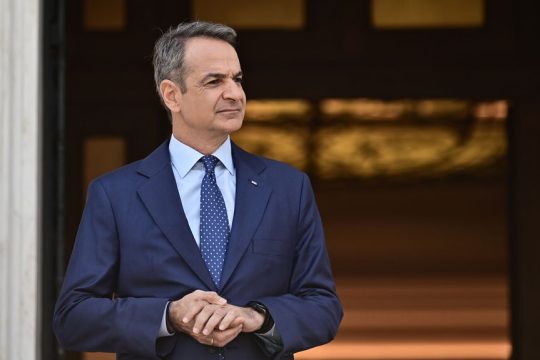 Κυβερνητικός διμέτωπος σε Τσίπρα και ΠΑΣΟΚ